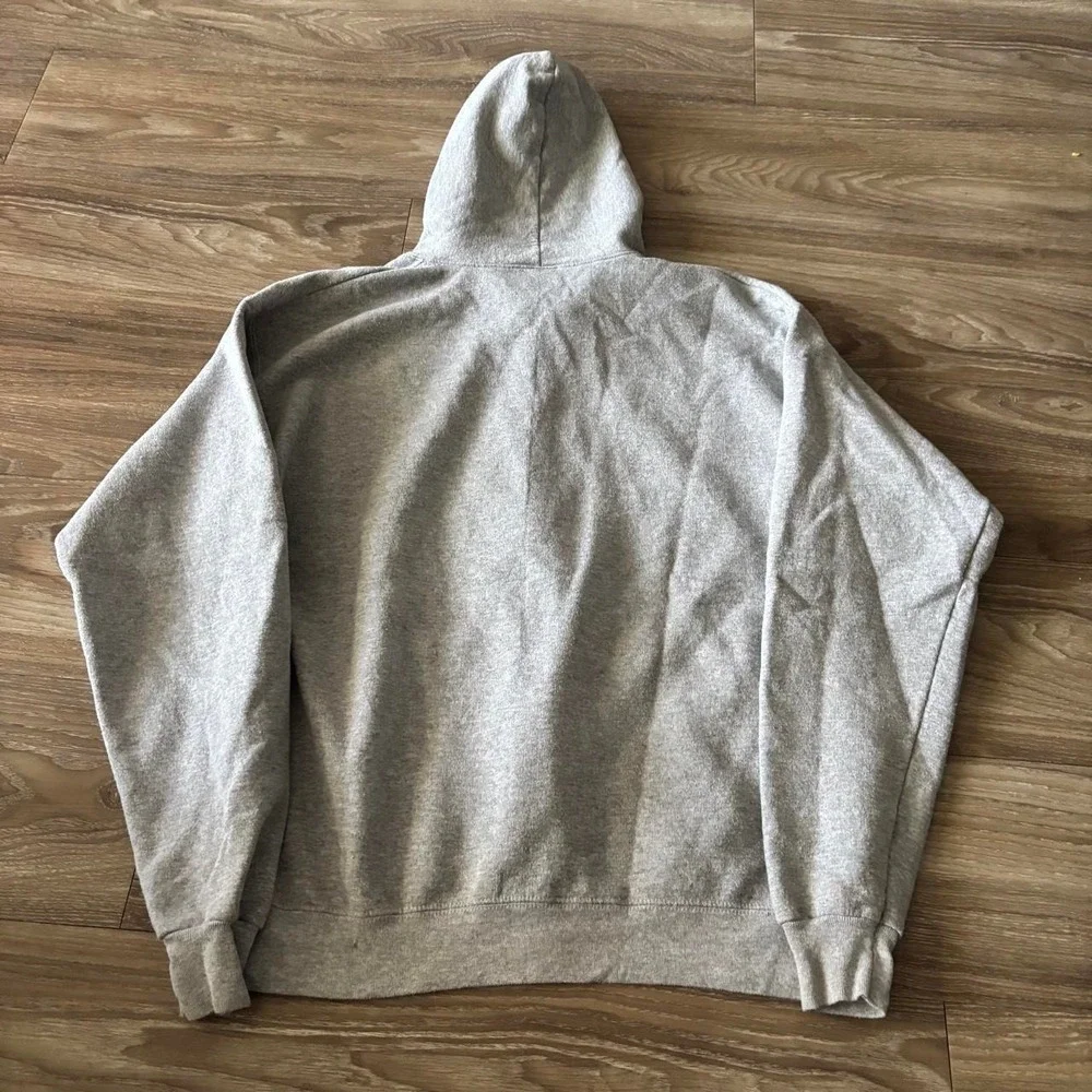 Vintage Y2K/2000s Grey Blank Russell Style Essential Zip Up Hoodie!